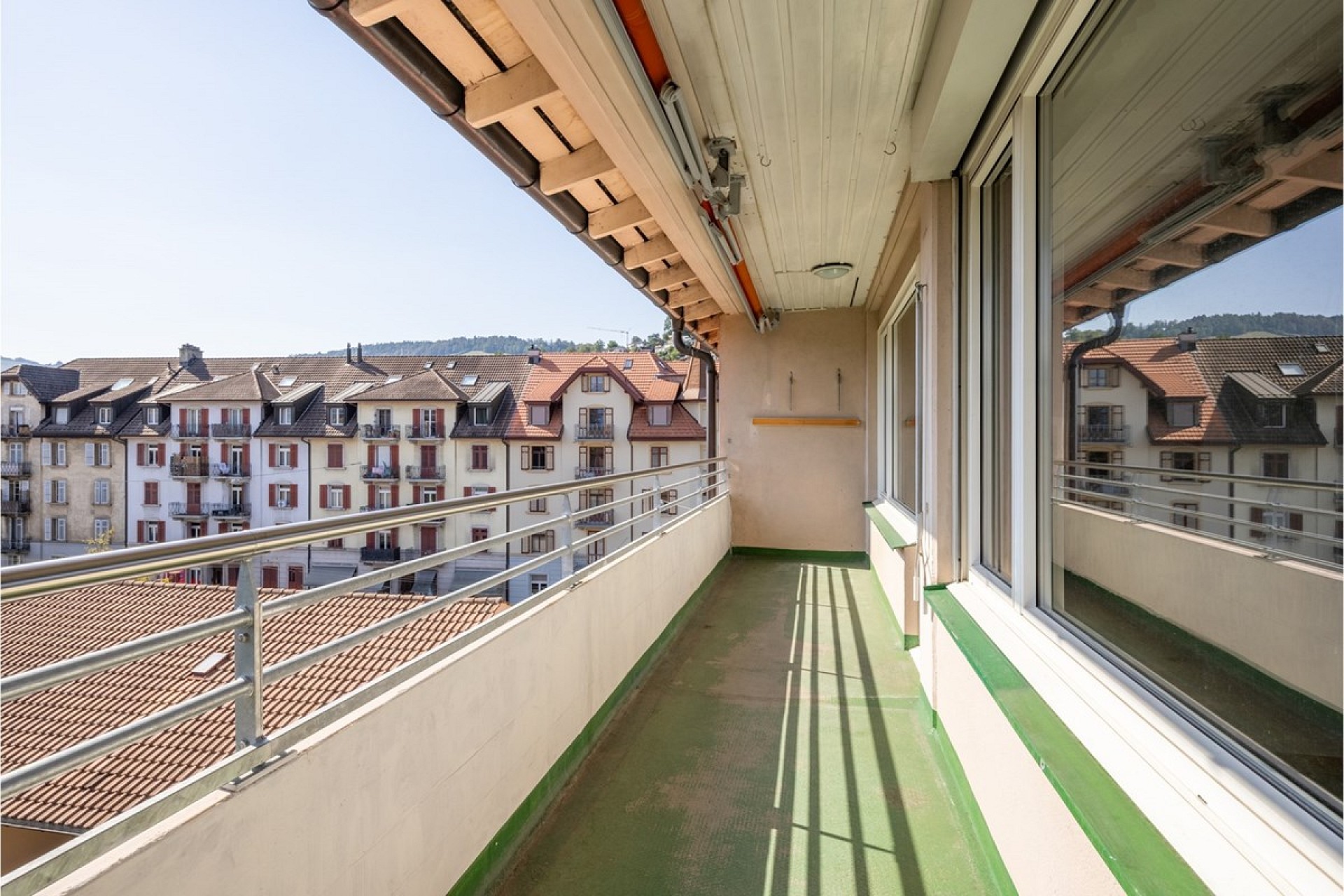 Balkon mit Stadtblick