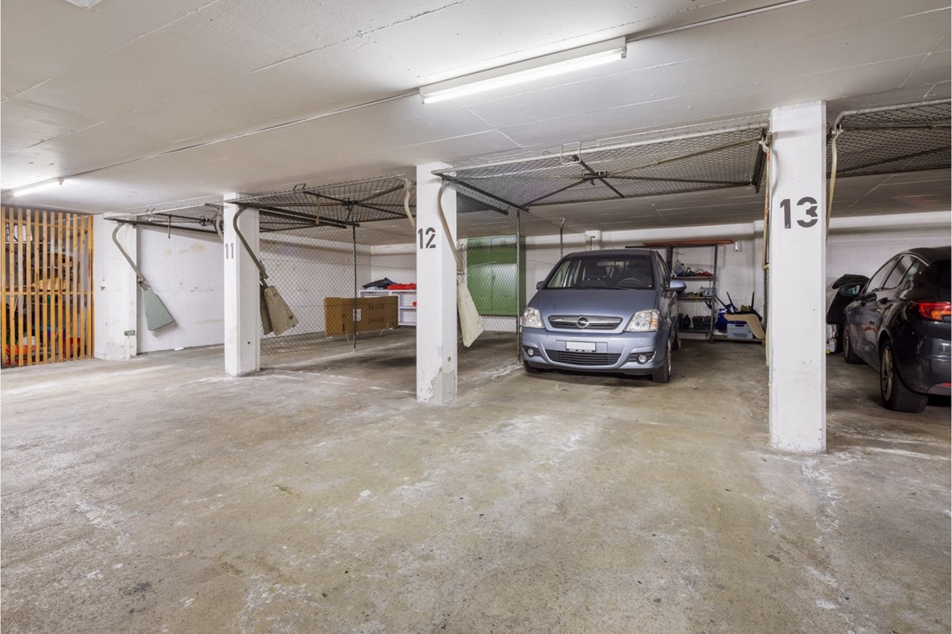 Tiefgarage mit Stellplätzen