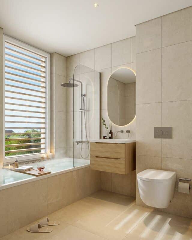 Modernes Badezimmer mit Badewanne und Walk-in-Dusche
