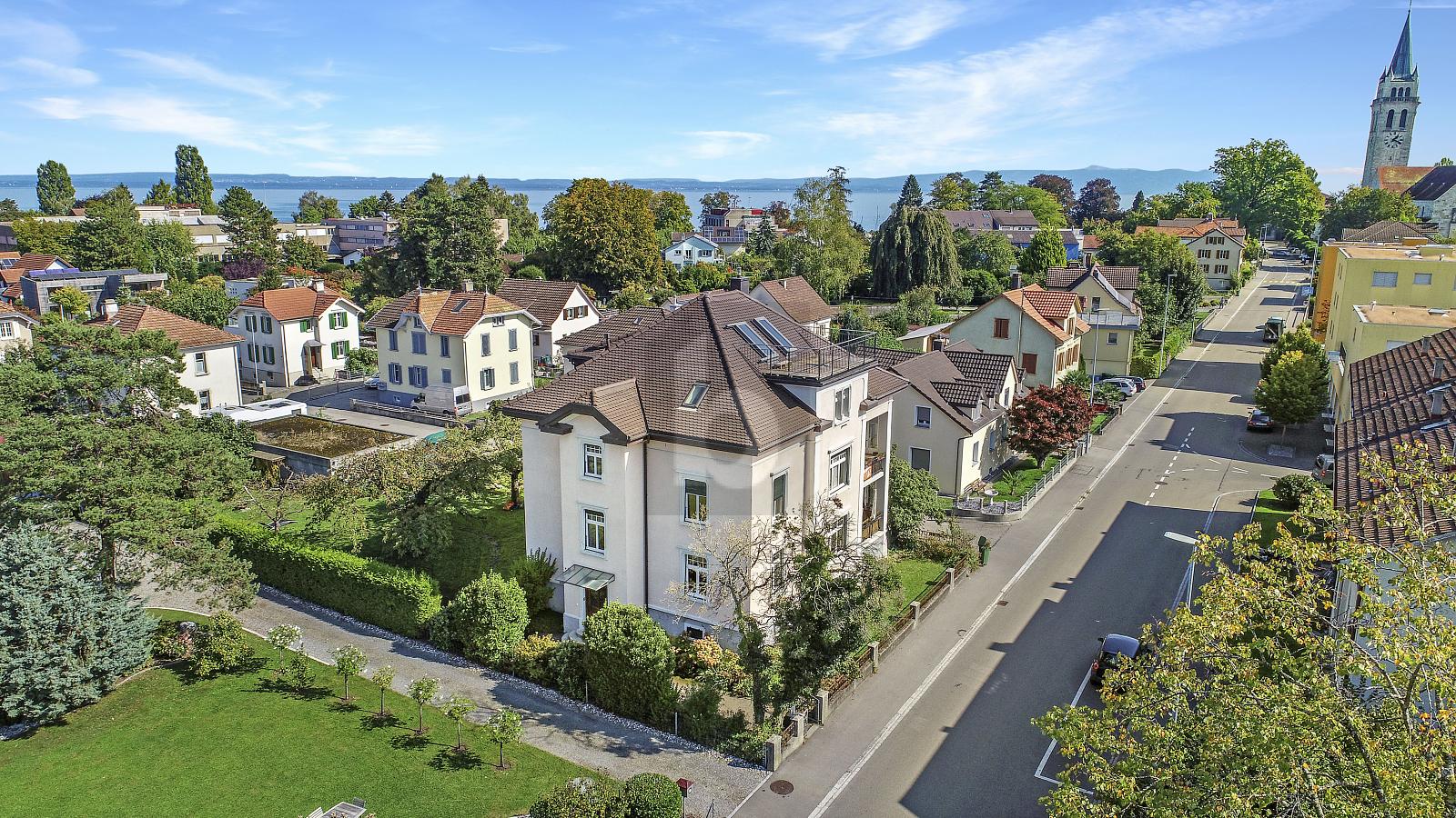 HERRSCHAFTSHAUS MIT AUSBAUPOTENTIAL AN TOP LAGE – Romanshorn