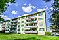 Mehrfamilienhaus mit Balkonfassade