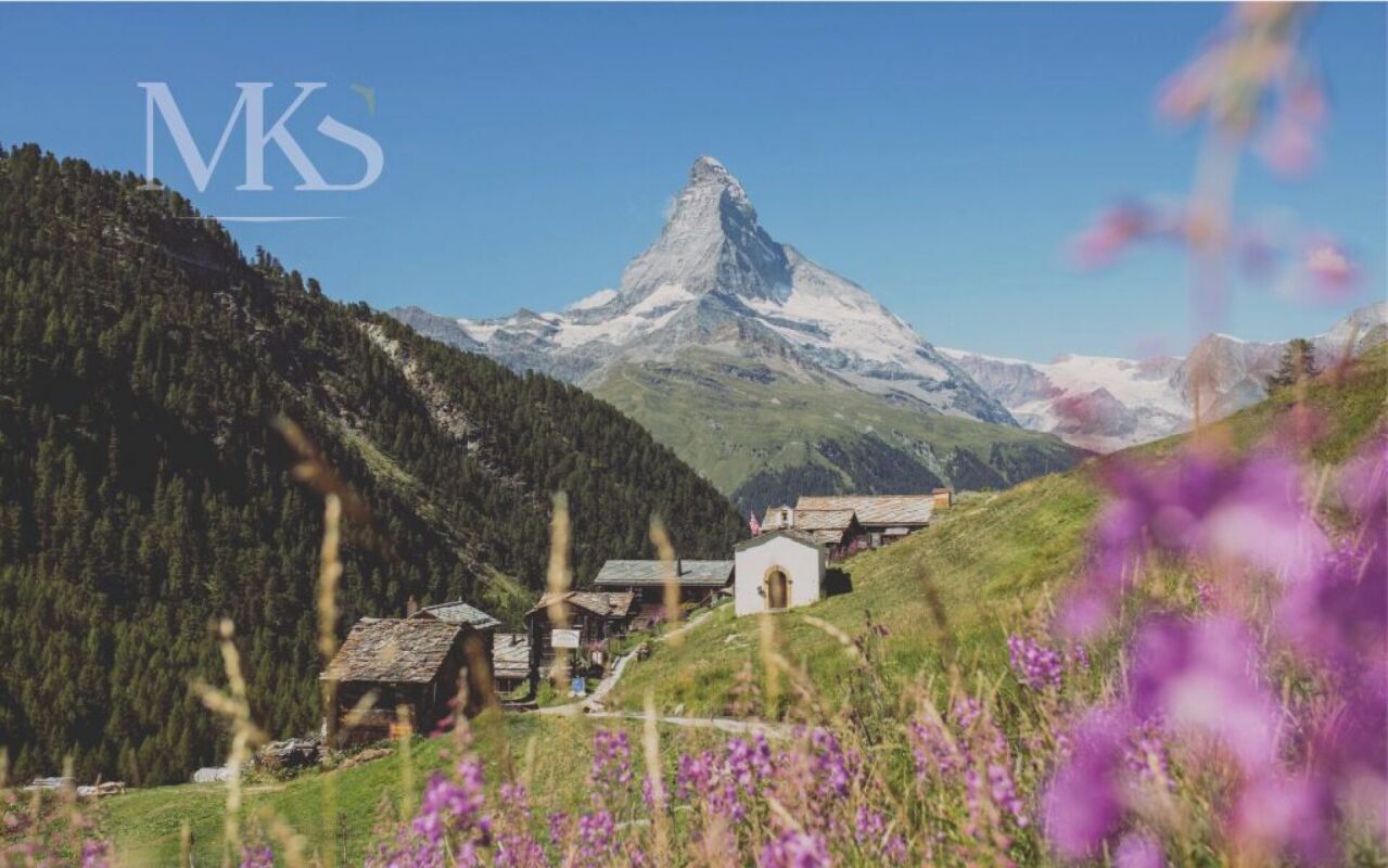 Alpines Bergdorf mit Matterhorn-Blick