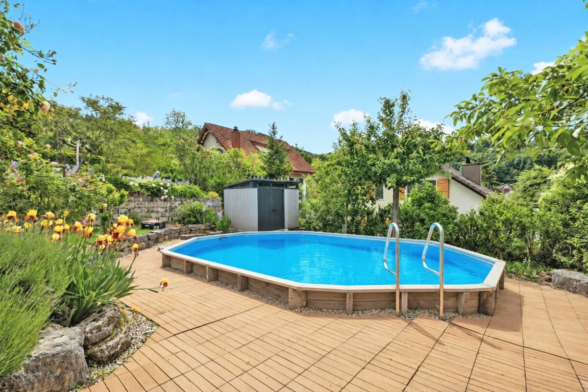 Garten mit Pool