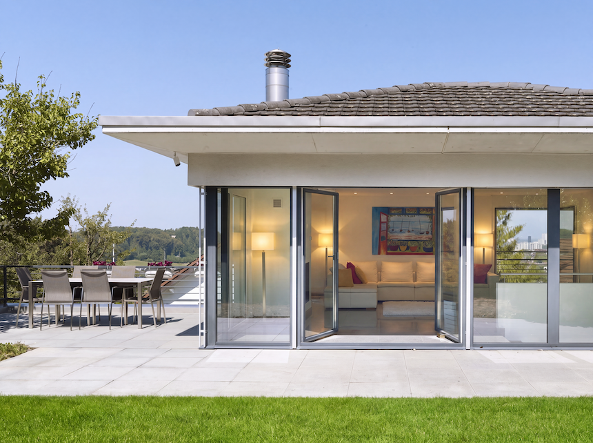 Terrasse mit Blick ins Wohnzimmer