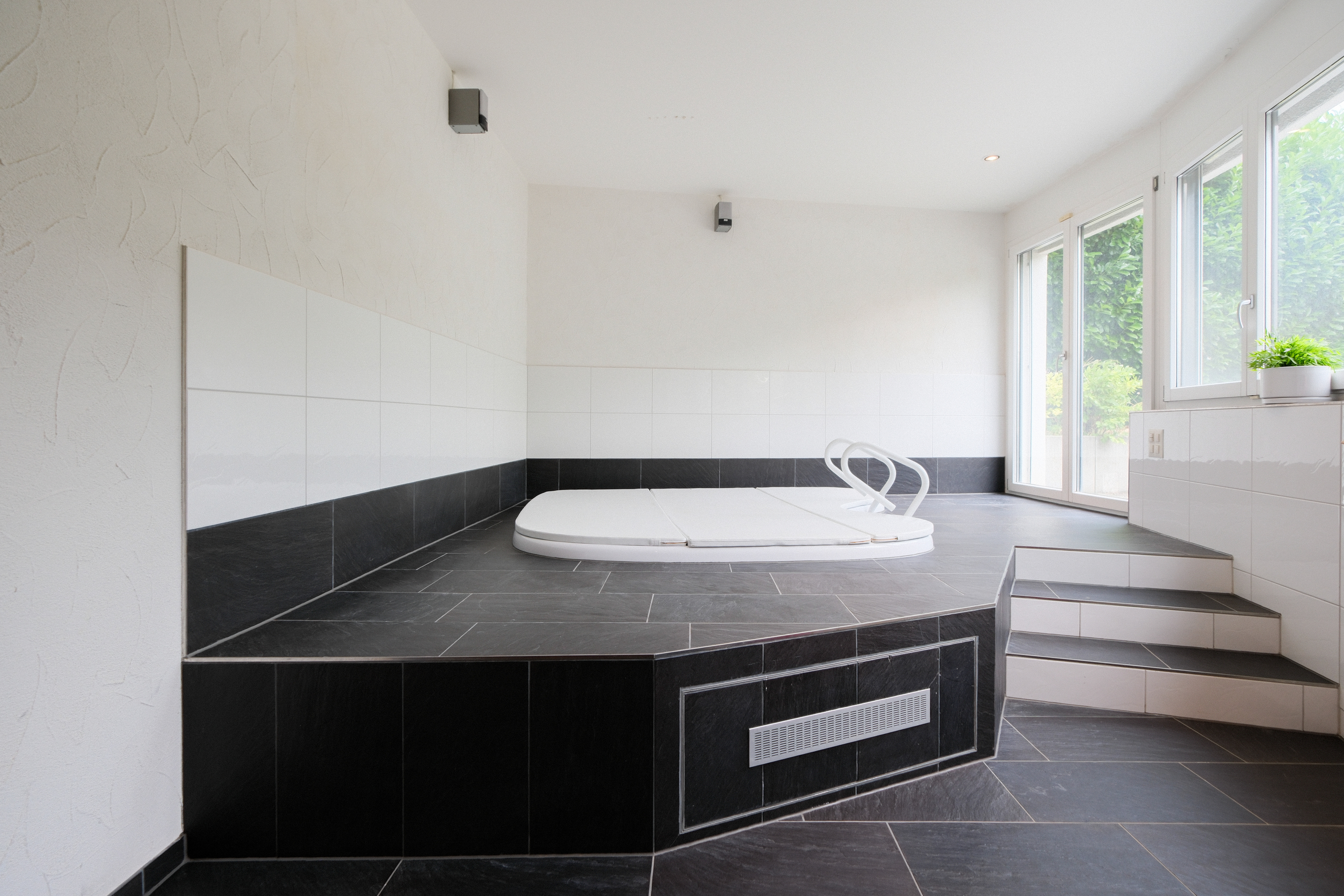 Innenbereich mit Wellness-/Poolzone