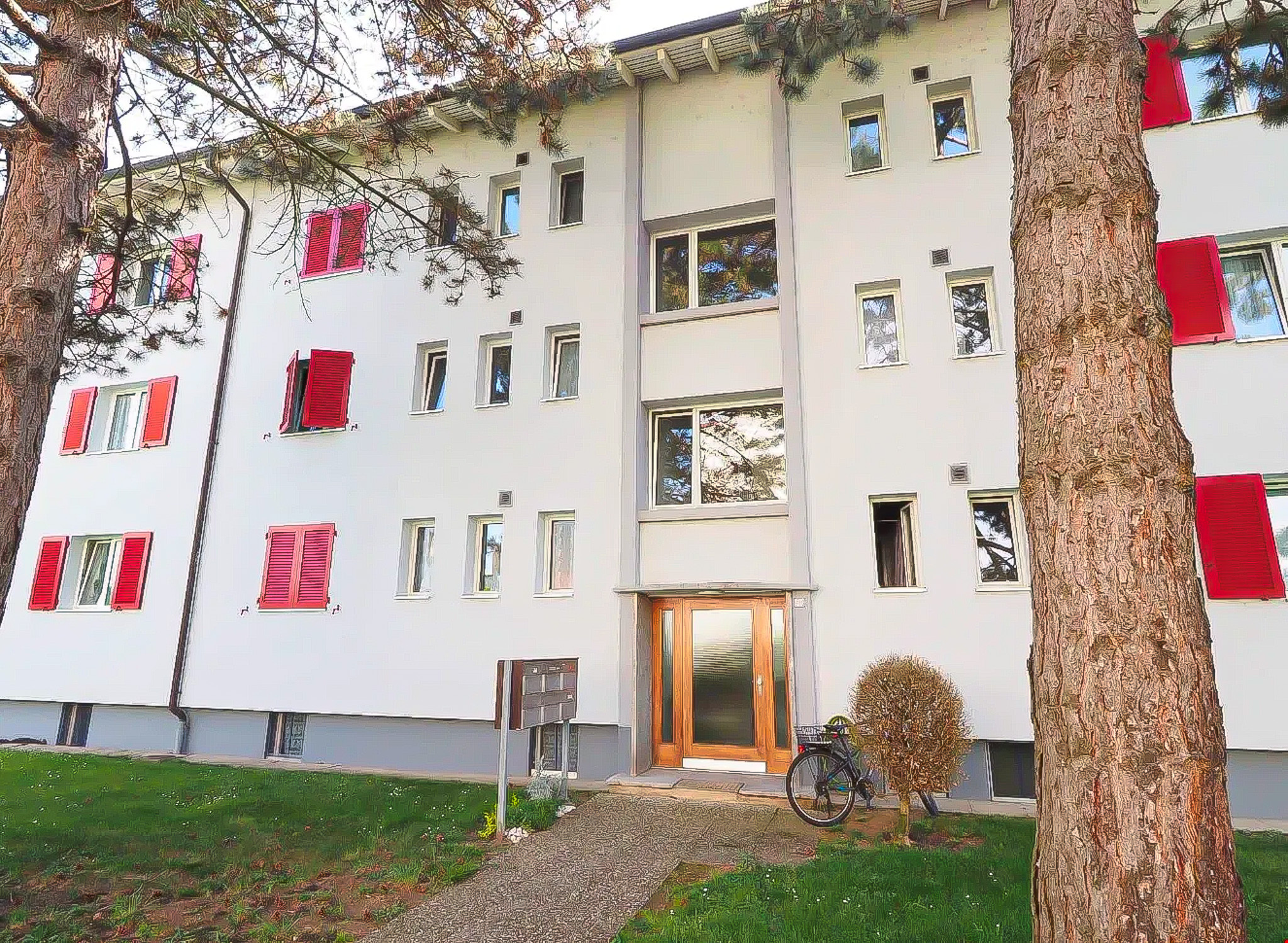 Außenansicht eines Mehrfamilienhauses