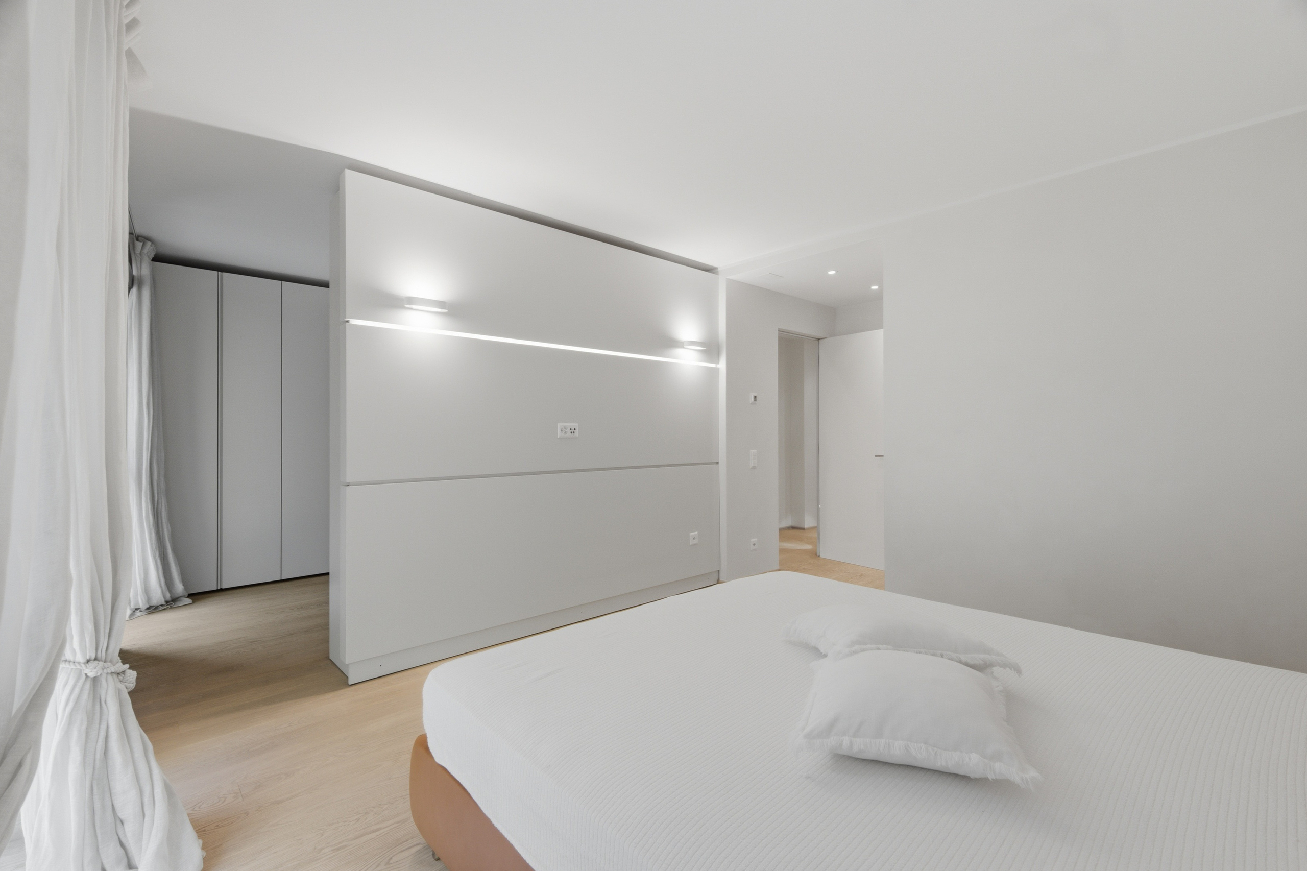 Minimalistisches Schlafzimmer